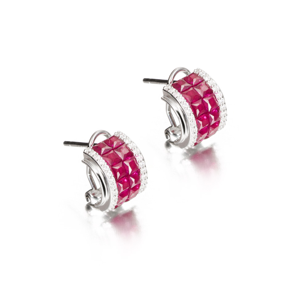 Pendientes cortos de plata con circonitas y piedras de color rosa